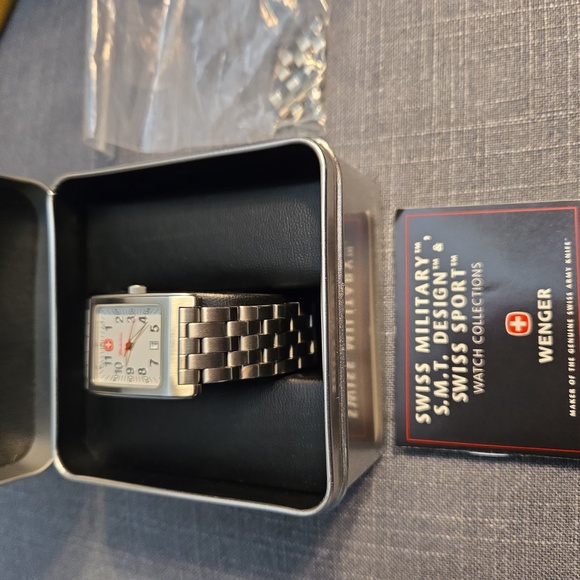 Wenger Swiss Made SWISS ARMY WATCH featuring BUDWEISER, Men's - Picture 5 of 13